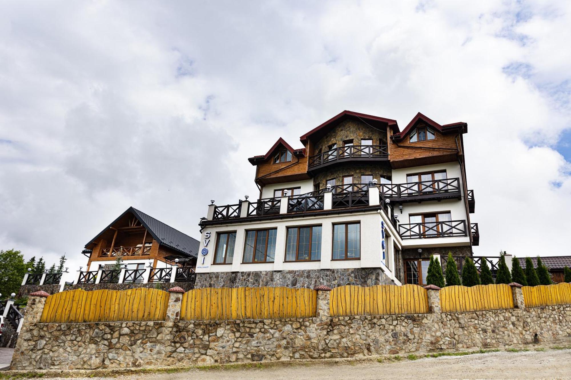 Svoi Hotel Poljanyzja Exterior foto